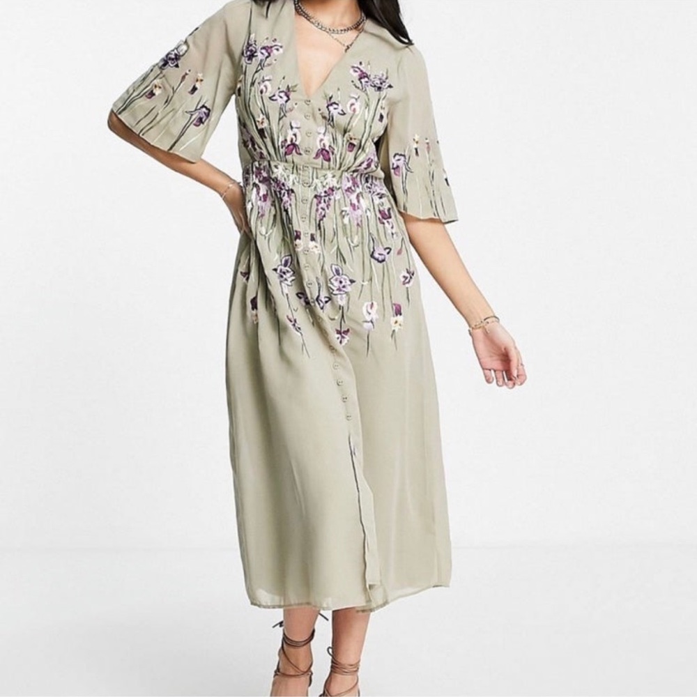Embroidered Midi dress✨
